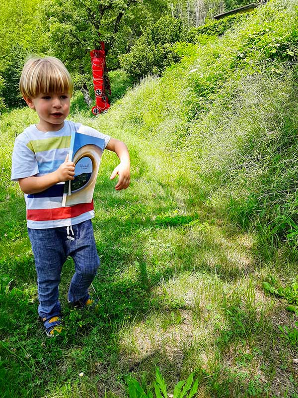 bambino corre Parco quarelli