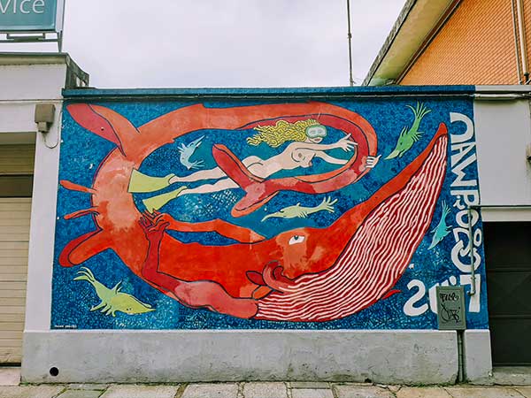 torino musei per bambini allaperto mau murales balena rossa e sirena