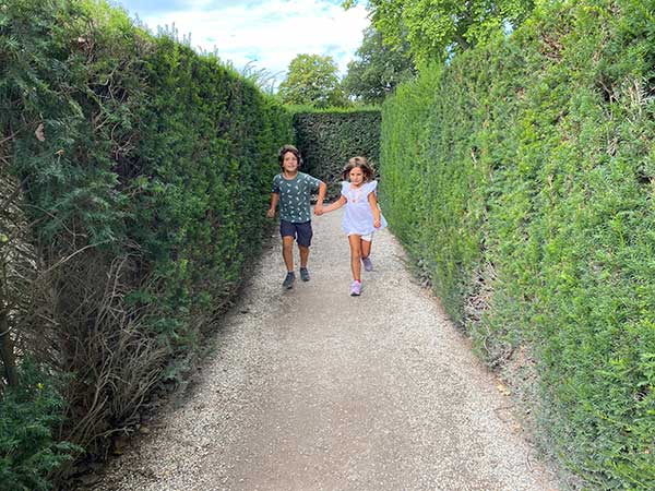 bambini nel labirinto di Schonbrunn