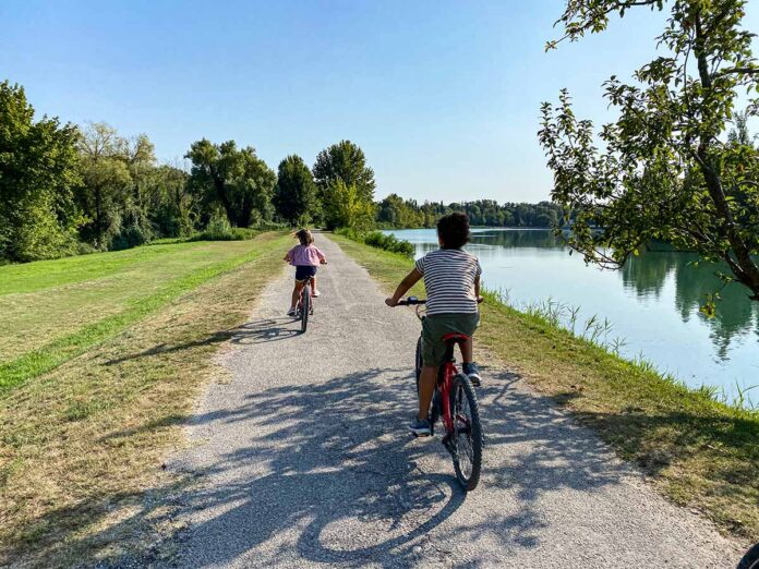 bambin isu pista ciclabile