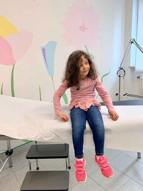 bambina alle terme di comano